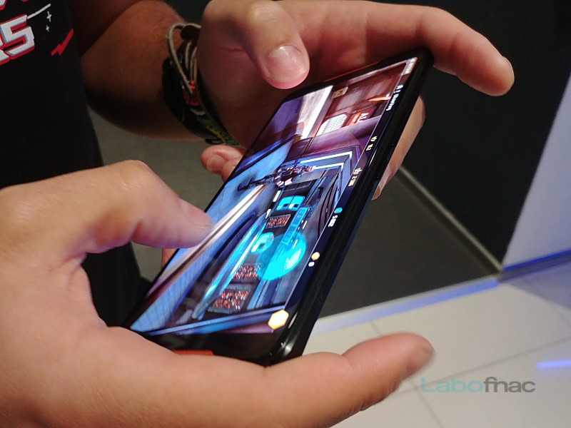 ROG Phone : enfin un prix et une date de sortie pour le smartphone gaming et ses accessoires