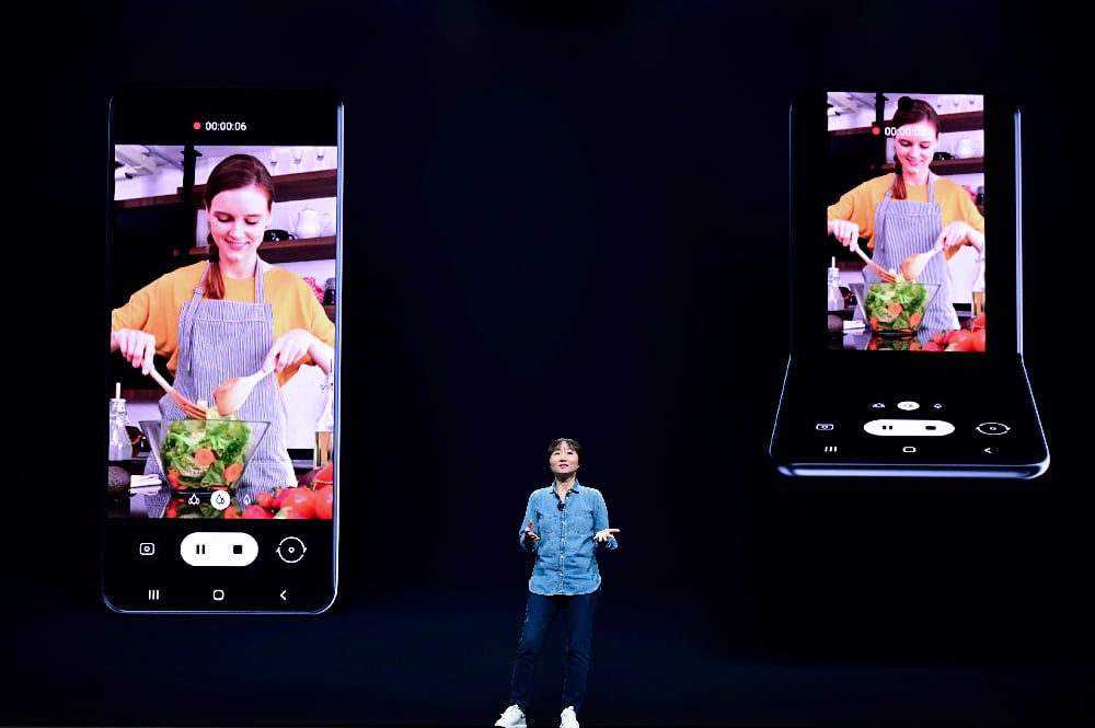 Samsung montre son nouveau concept de smartphone pliable à clapet