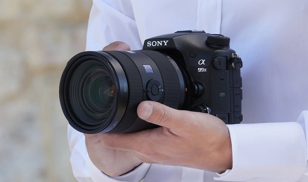 Très investi sur le marché des hybrides, Sony abandonnerait les appareils photo reflex