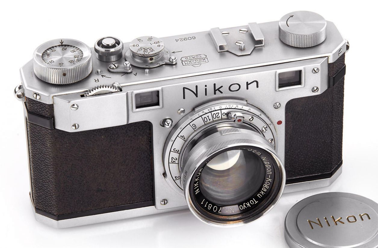 Un appareil photo Nikon vendu 406 000 dollars aux enchères