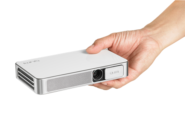 Prise en main du Vivitek Qumi Q38 : le picoprojecteur Full HD qui tient ses promesses